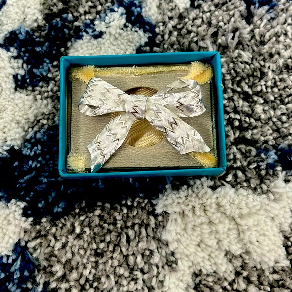 Coquette brooch